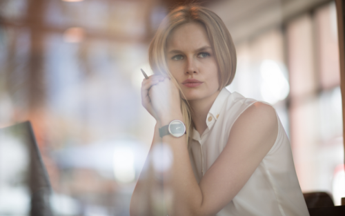 blog-rekrutering-ghosting-vrouw-kijkt-teleurgesteld-acerta.png